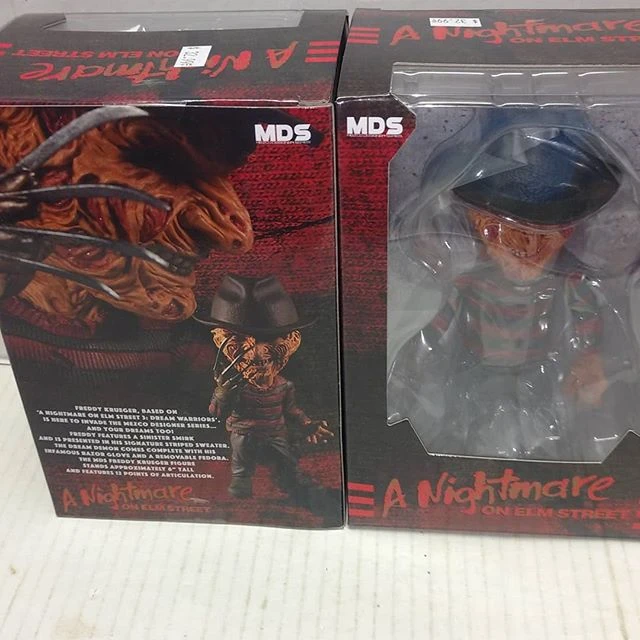 Halloween Mezco Freddy Krueger A Nightmare On Elm Street 3: Dream Warriors Designer Series MDS Action Figure