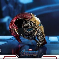 Hot Toys Iron Man Tony Stark (Team Suit) Marvel Avengers: Endgame Sixth Scale Figure